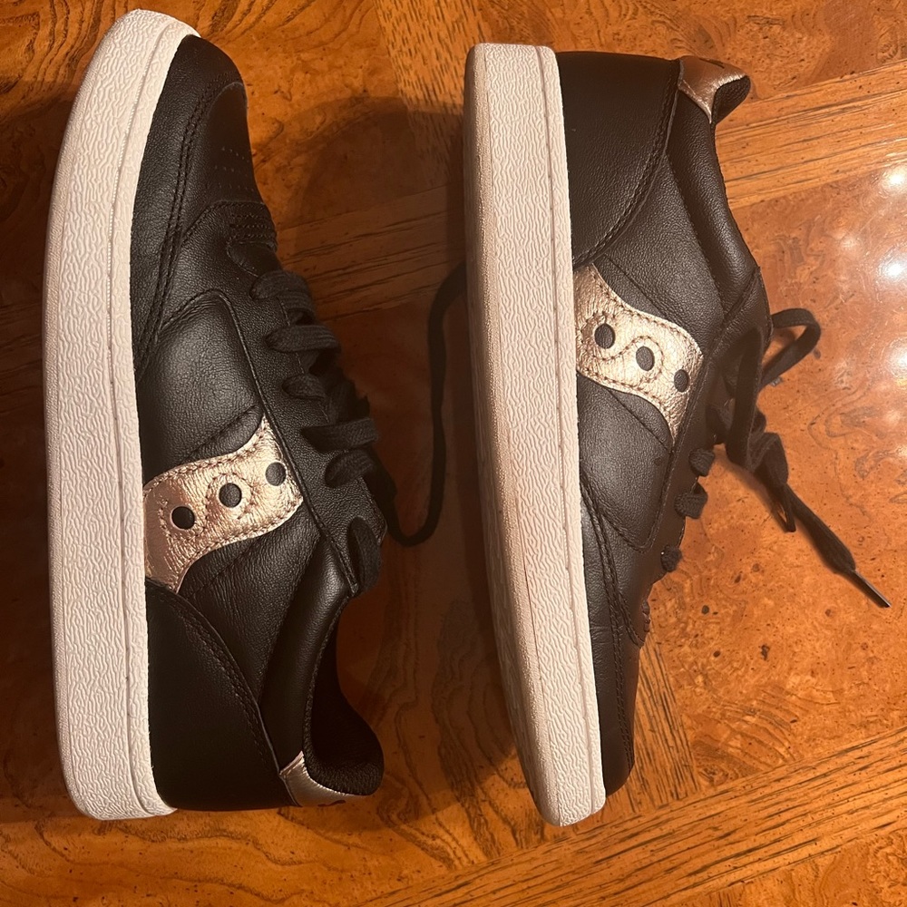Women’s Saycony Jazz Court